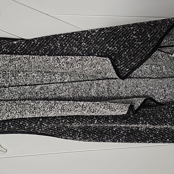 BLACK & WHITE vest - Picture 4 of 5